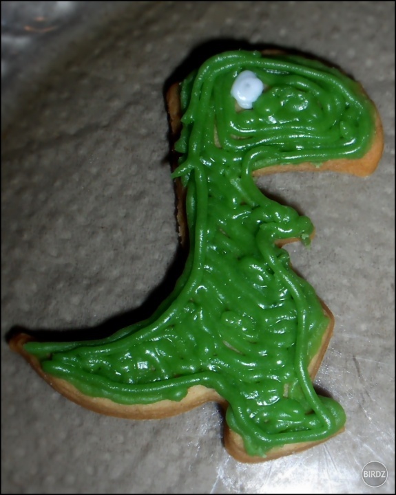 dinosaurík :D vznikol záhadným spôsobom :D a nie, to zelené nie je brokolica ani nič podobné ;D
