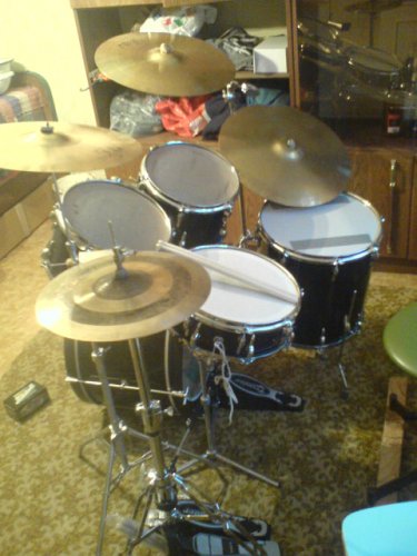 moj biedny drumset:)