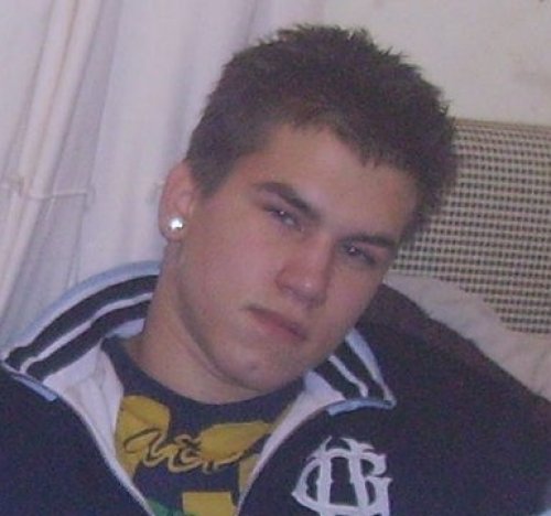 Tak toto je moja laska...Erik....clowiecik,ktoreho welmi lubim!!! kiss pokladiik...