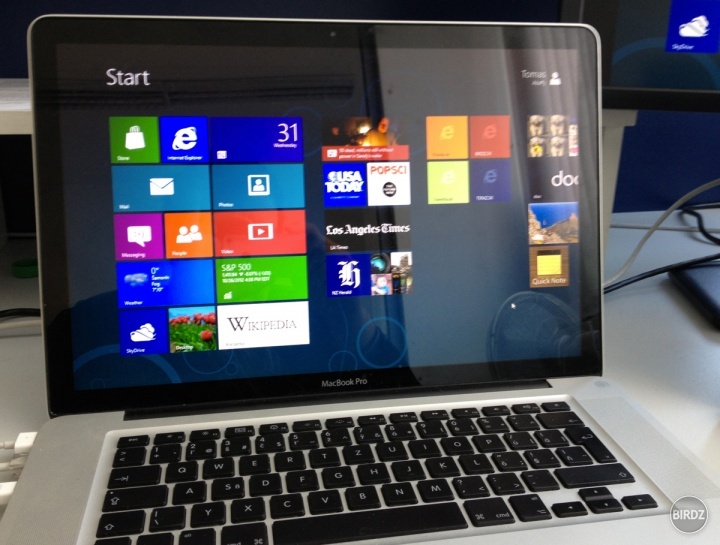 Windows 8 v Macbook Pro :)