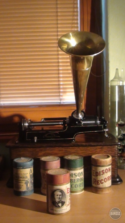 Edison Home Phonograph , circa 1905 , 2-4 minutovy stroj vo vybornom stave plne funkcny ;) som zabeu , ha ?