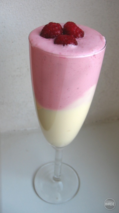 Narýchlo spravený jogurtový vanilkovo-malinový drink:D