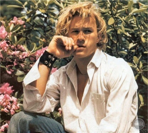 IN MEMORIAM OF HEATH LEDGER...
so handsome...