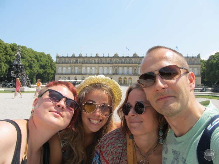 slniečko na Pánskom ostrove, v pozadí fake Versailles, v popredí turisti!