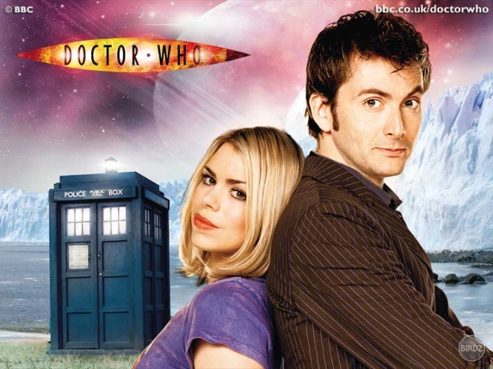 Doctor Who. Čo vám budem hovoriť? :D Pozerám to 3. deň a som oficiálne zavislák :D už som na konci 2. série :D 10th Doctor a Rose spolu s Tardis sú proste perfektní. Aj keď 9-tka bol tiež super, chýba mi :/ :D neľutujem, že som sa konečne dokopala k pozer