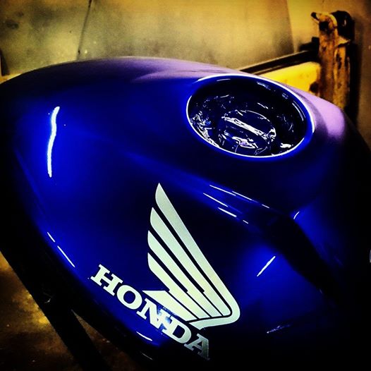 Romanko proste vie :) Život jak slovenský film ;-) Honda hornet 650 xiralic blue (2deci farby 45€) 