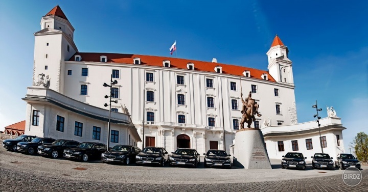 Krásny bratislavský hrad a krásne BMW, dokopy proste krásna fotka:D