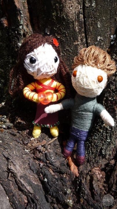 Edward a Bella - motané bábiky,výška 10cm, majú ohybné rúčky aj nôžky a sú vhodné ako prívesok napríklad na tašku