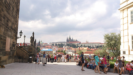 Výhľad na Pražský hrad z Karlovho mosta.