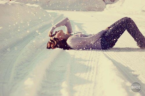 teraz si tak ležať na snehu... :-*
