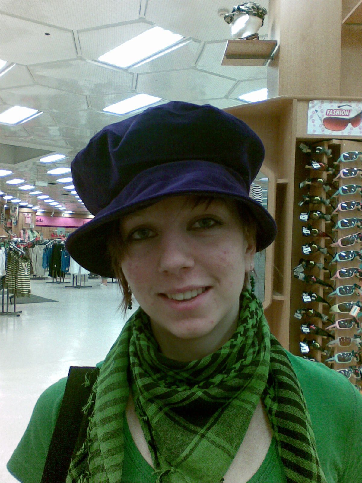 ja a niaky čudný klobúčik....