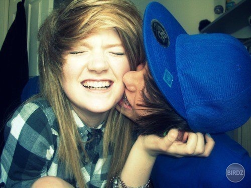 Čo je láska? V matematike: Problém. V histórii: Vojna. V chemii: Reakcia. V umení: Srdce. Vo mne: TY!