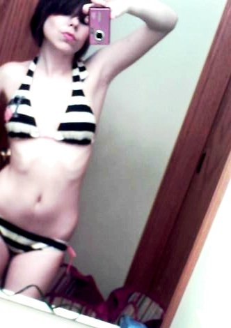 you can see my digusting stomach!! i love that bathing suit though..