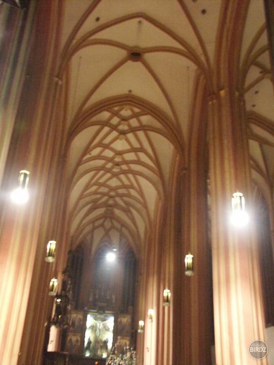 na foto to asik nie je dobre vidieť, ale v reále je to úchvatné..gotický chrám..