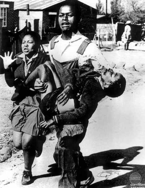 Hector Peterson zastrelený za apartheidu v Juhoafrickej republike. 