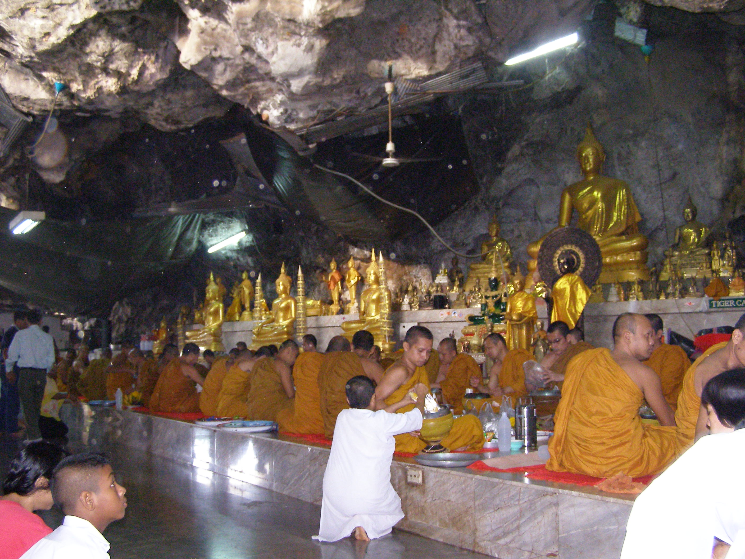 Buddhisticky chram v skalach - wat