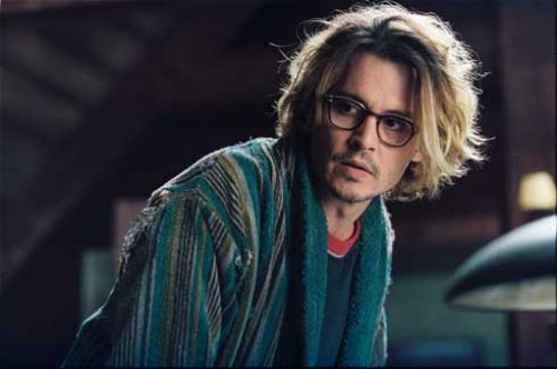 Johnny Depp ako Morton Rainey z filmu Tajomné okno.