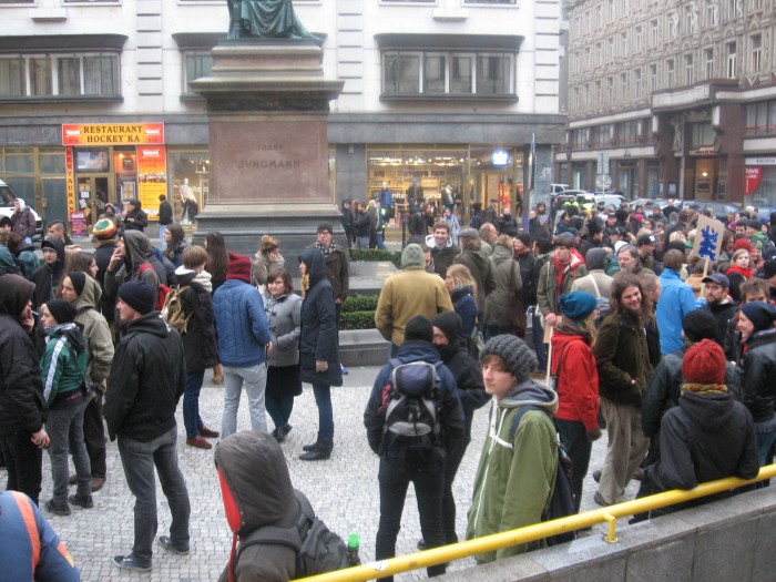 Náckovia v Prahe nemajú miesto. Anarchistická demonštrácia, 17. 11. 2013. A Sakul v nej.