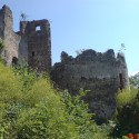Zrúcaniny gotického hradu postaveného v 13. storočí a zničený v roku 1644.