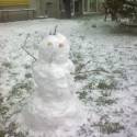 snehuliak, ktorý postavili naše baby pre školou! :D