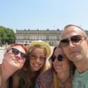 slniečko na Pánskom ostrove, v pozadí fake Versailles, v popredí turisti!