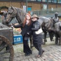 Aktualizácia z decembra 2010... aktuálnejšia fotka z Camden Marketu, Londýn, s mojou drahou mami :)