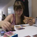 Šimona hrá YuGiOh karty-akčné foto =)