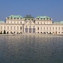Belvedere vo Viedni. Za palácom sa nachádza nádherný park, len momentálne boli vypustené fontány.
