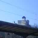 Trečiansky hrad zo železničnej stanice.
