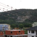 pravidelné jesenné lastovičie zhromaždenie. synchronizujú sa hodinky, preberajú sa detaily cesty: trasa, formácie letu a cik-pauzy. tento rok však akosi priskoro :-/