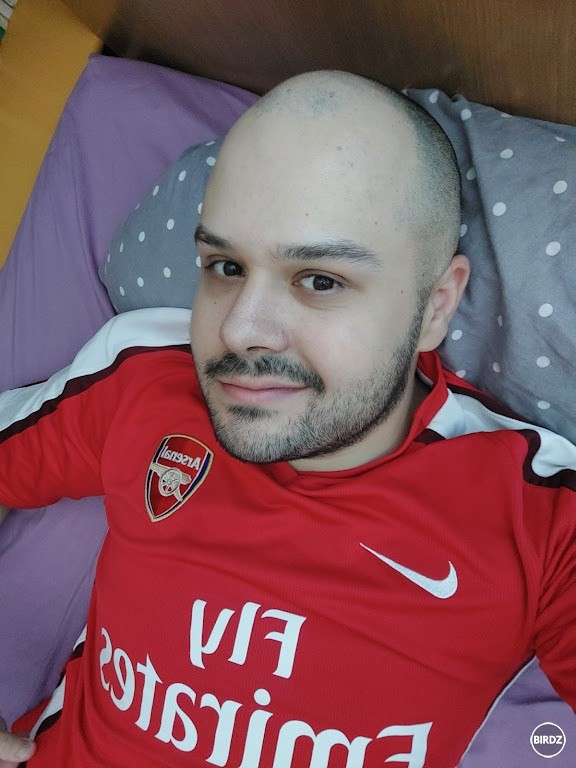 Damy keby Vam taky sexos ako ja v drese The Gunners skocil do postele, tak date mu zajebat? :D 