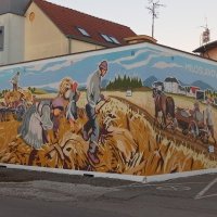Pri príležitosti 100. výročia založenia dediny si Miloslavov vymaľoval stenu