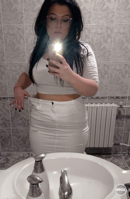 Schudla som 5cm v pase, teraz mi odstáva sukňa