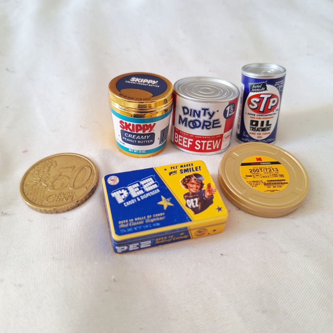 Som si kúpila také prekvapenie v ktorom sa nachádza päť retro miniatúr ^_^ 