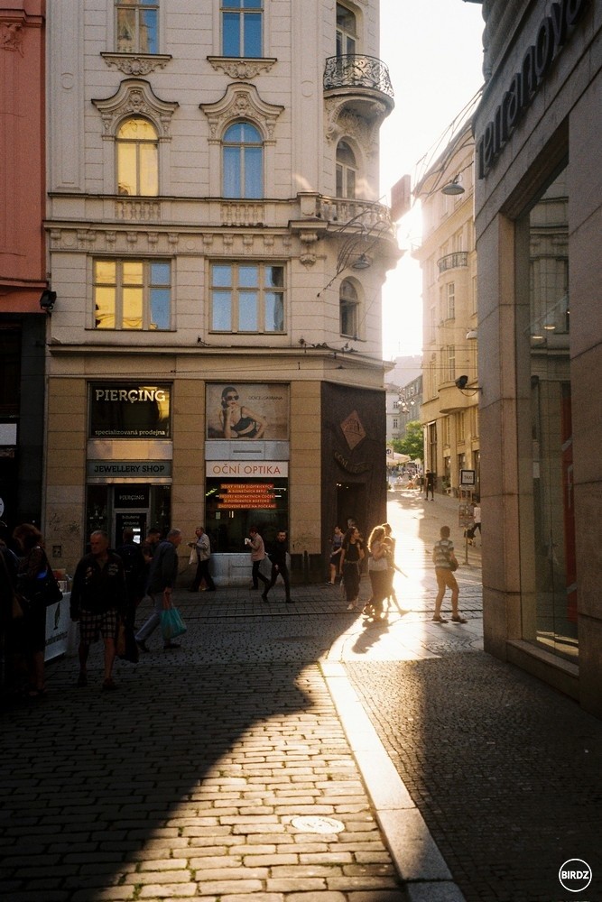 Brno je láska, či ako to bolo? (fotené na Olympus Superzoom 115, film Kodak Gold 200)