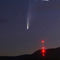Niekto pridal fotku padajúcej kométy tak ak ste nevideli ešte tak aspoň takto a hádam do 31 sa niekomu podarí ju zahliadnuť 