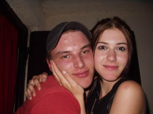 toto je ten najzlatsi par tu u nas,,nik to necakal,,,strasne nas wsetkyx sokowali,ako sa kazdy z nix zmenil..:)nex im to teda wyde..