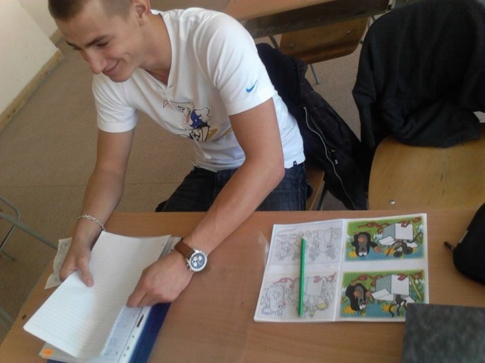 Keď vás škola natoľko deptá, že si kúpite so spolusediacim do školy omalovávanku a sebarealizujete sa po svojom. A ešte zmeškáte prvé dve hodiny, lebo ste ju nevedeli zohnať v žiadnom papierníctve :D