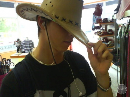 Hou Hou uz jedu zapade