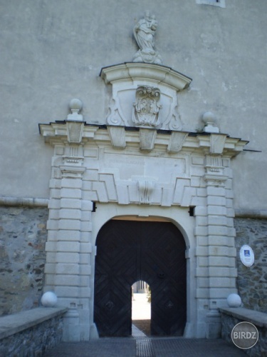 Červený kameň - vchod