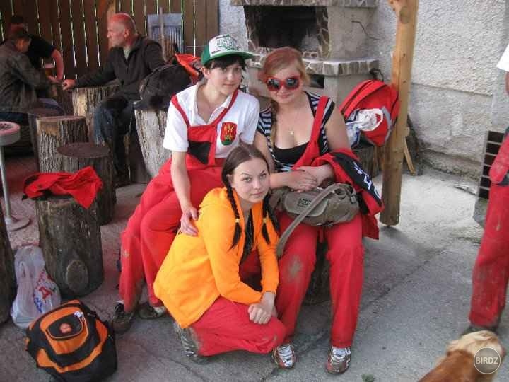 DHZ Čižatice - ženy :))) Milujem vás lásky moje:)) správny hasič musí byť až po kolená od blata no nie??:))))<3