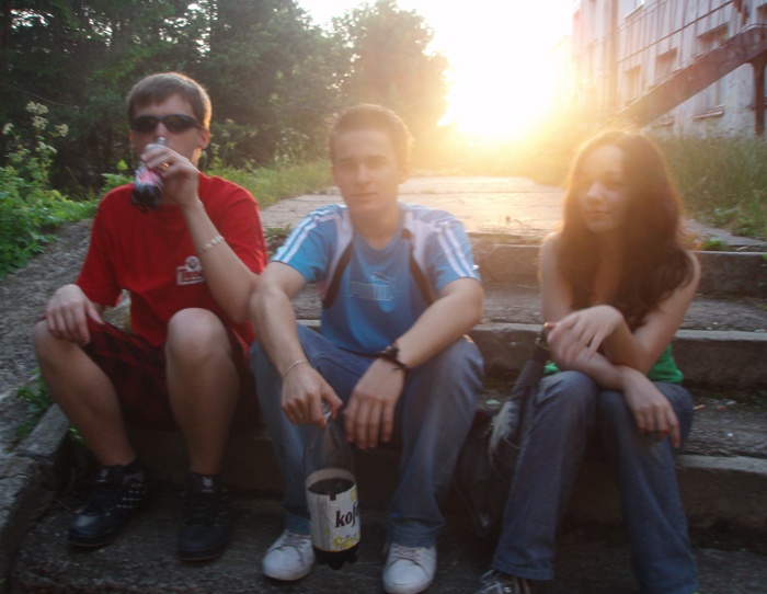 po namahavom hladani nejakeho opusteneho miesta sme nakoniec skoncili tu :D taky zlaty dedko nas furt z okna spehoval :D
