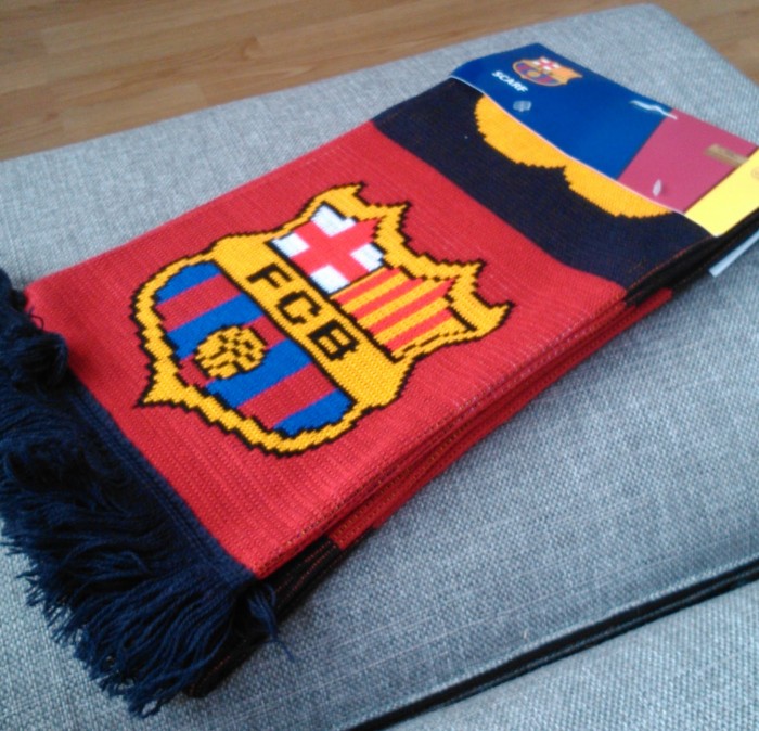 môj prvý nákup cez e-bay :D aneb: moja spolubývajúca ma skvelú spolubývajúcu (pozn. ak nemáte radi FCB, tak mne nenadávajte, je to darček pre spolubydlu) :D