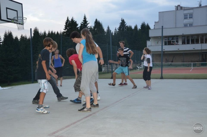 a hrá sa basket :)