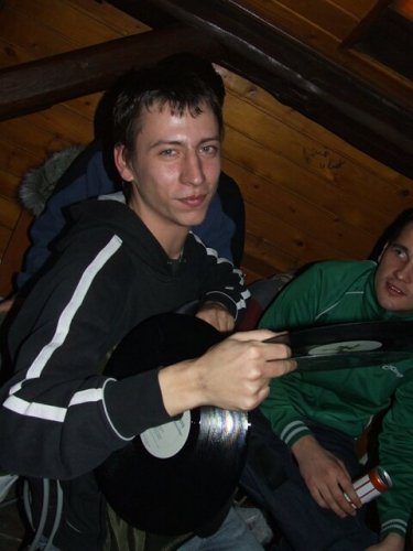 Vladko moj...Spoločnú fotku nemáme,joj škoda :( Nestihlo sa...Ale peckovo hral !!!