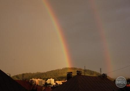 dúha z komína z balkóna