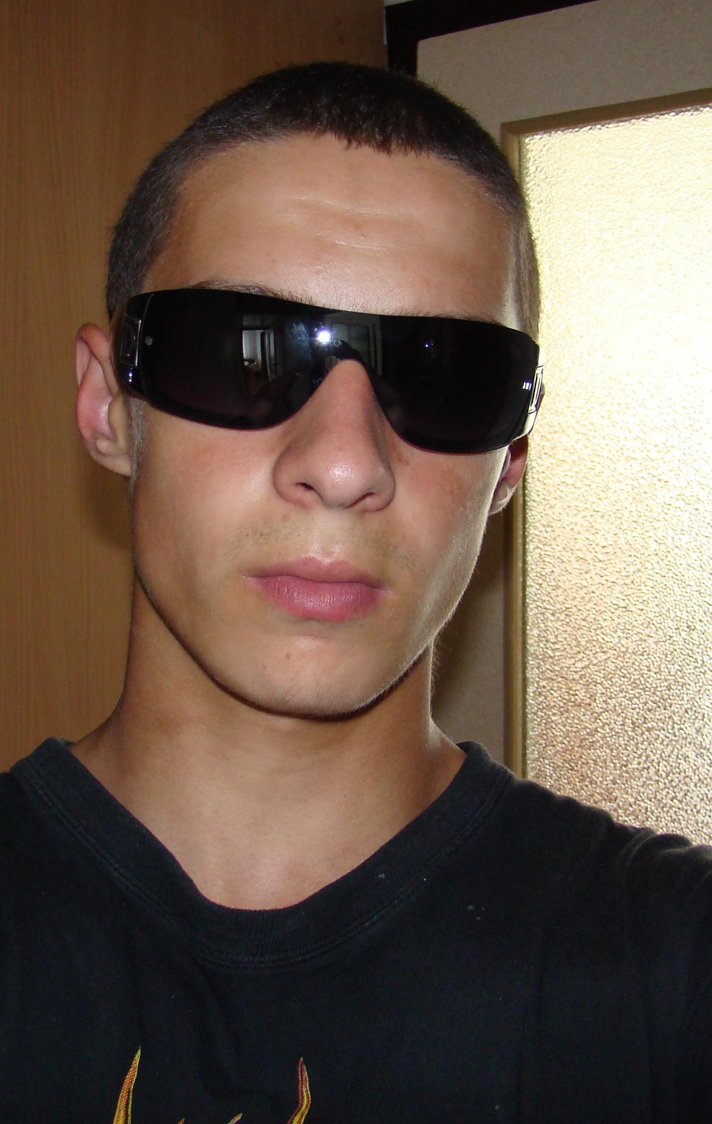 No co k tomu???to nepotrebuje komentar ospravedlnujem sa za dozivotne nasledky co sa tyka zraku :D