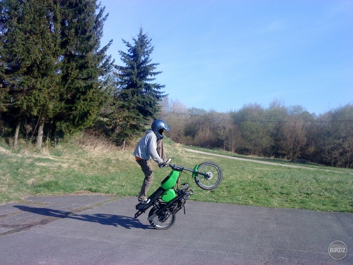 konecne sa mi to podarilo v takomto zaklone a dat tam tu nohu :D 
..kvak..