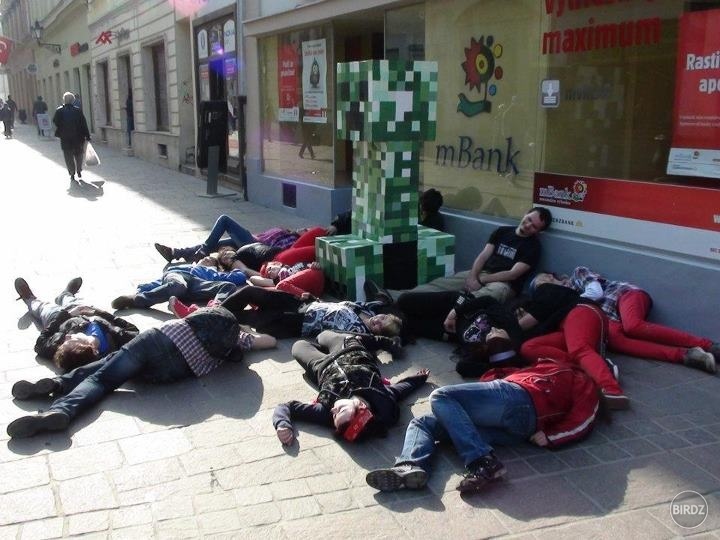 Dnes creeper flash mob v KE :DDD brutalne bolooo n_n ...