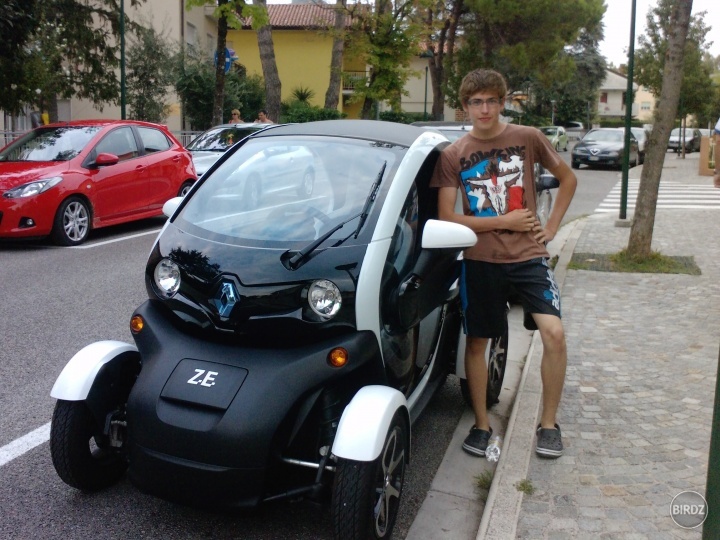 Renault Twizy Z.E. hned vedla mna